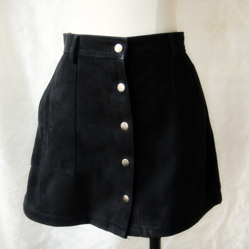 Black Suede Mini Skirt (With Pockets!)